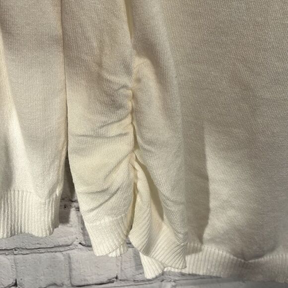 Hooked Up By IOT Shoulder Showing Sweater Size Large - Picture 4 of 5